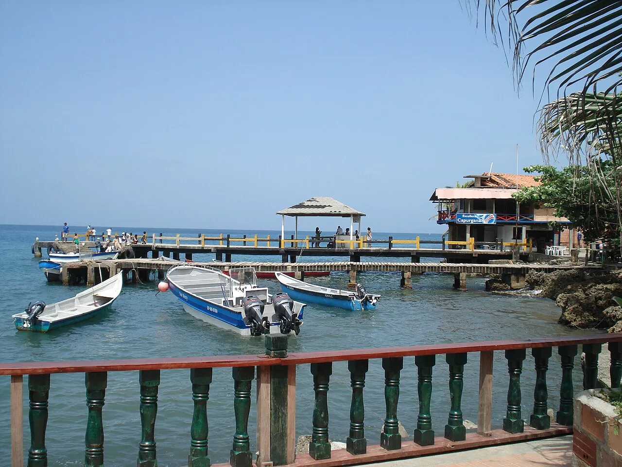 Lanchas en el muelle de Capurganá
